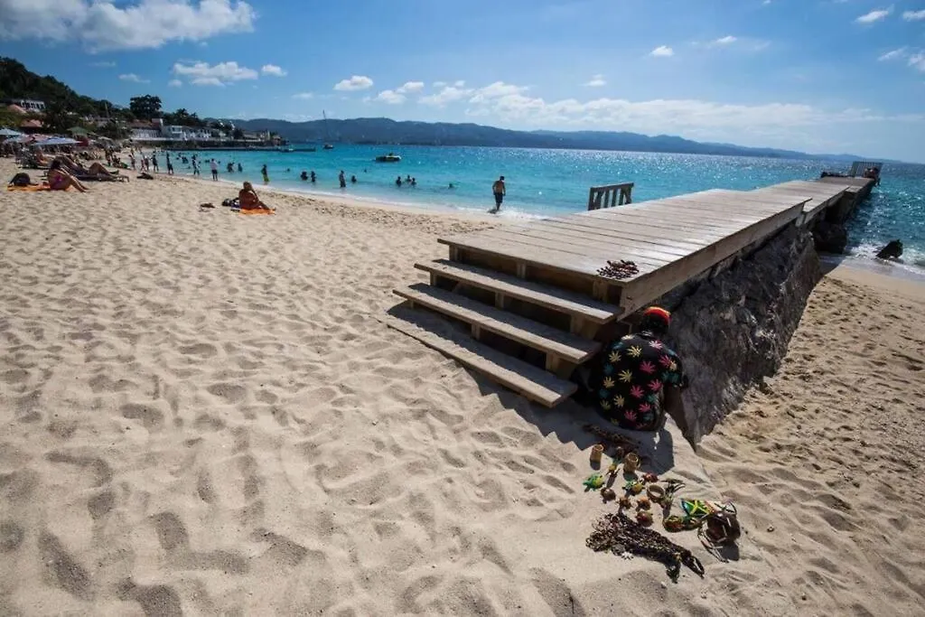 Cozy Studio - Nightlife Restaurant Shopping Beach Montego Bay Apartment